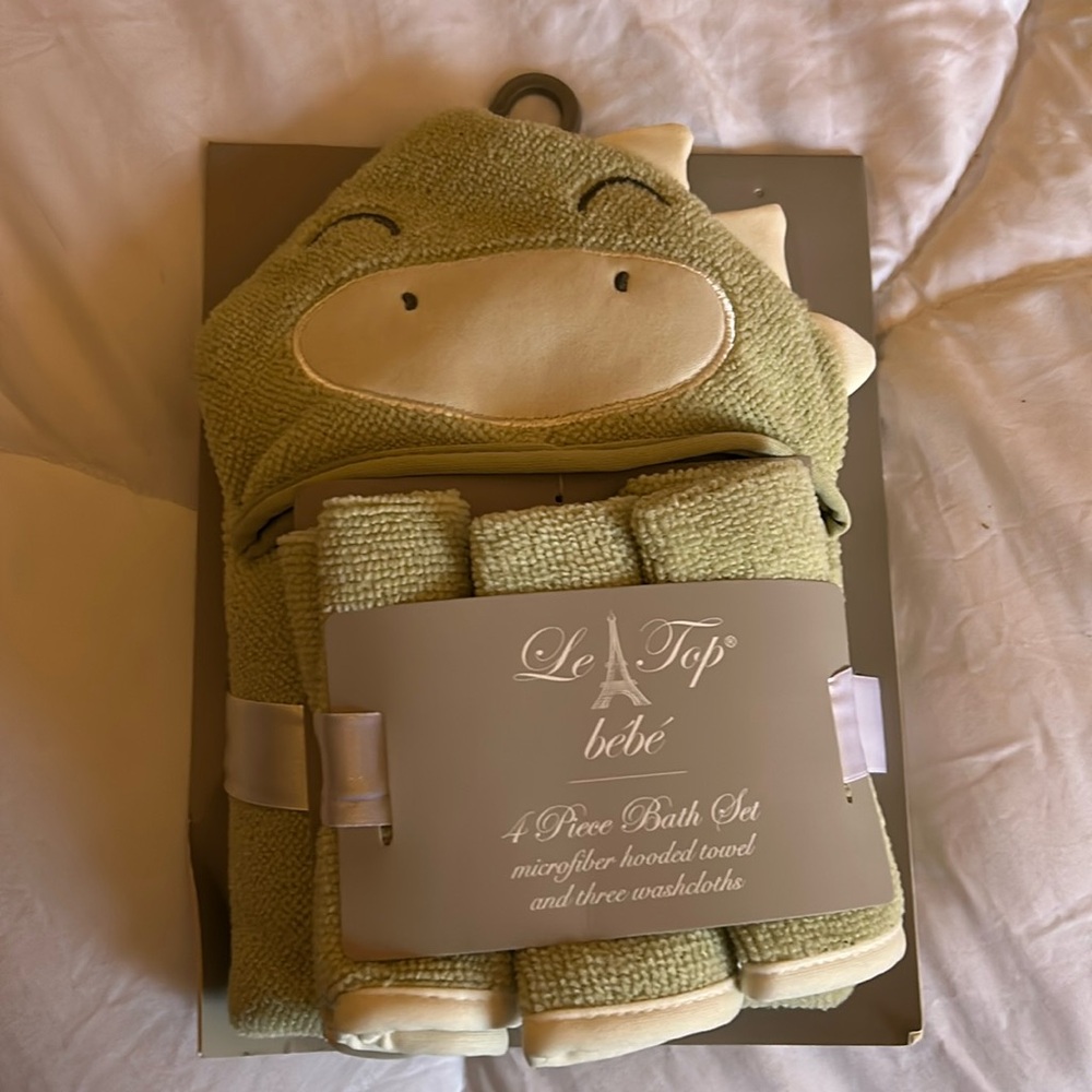 Dino baby bath set